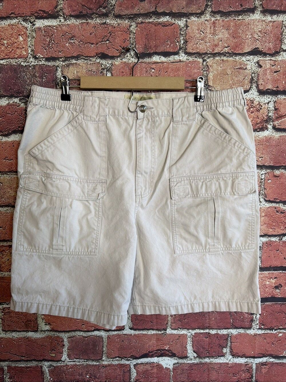 Cabelas Cargo Shorts Mens  40 Outdoor Hiking Trail Beige Logo 5 Inch